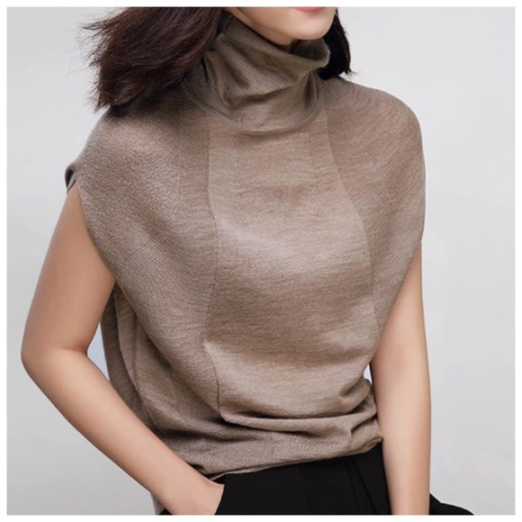 🎁 1 DAY MOVING SALE Soft Cashmere Flowing Lightweight Sweater 🎁 - Picture 2 of 8
